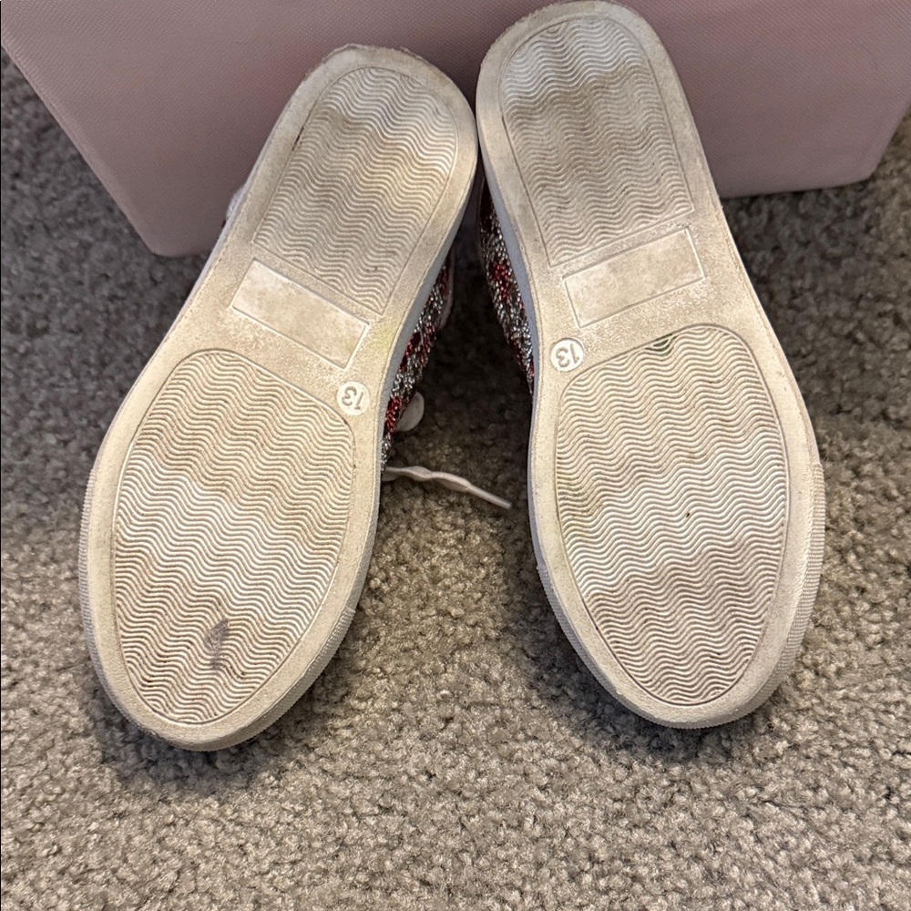 Heart Patterned Sneakers with Rhinestones - Picture 3 of 4